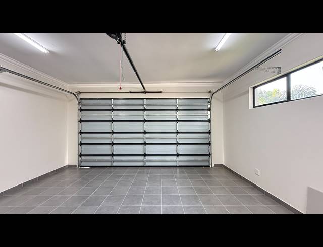 2 BEDROOM TOWNHOUSE FOR SALE IN SALT ROCK